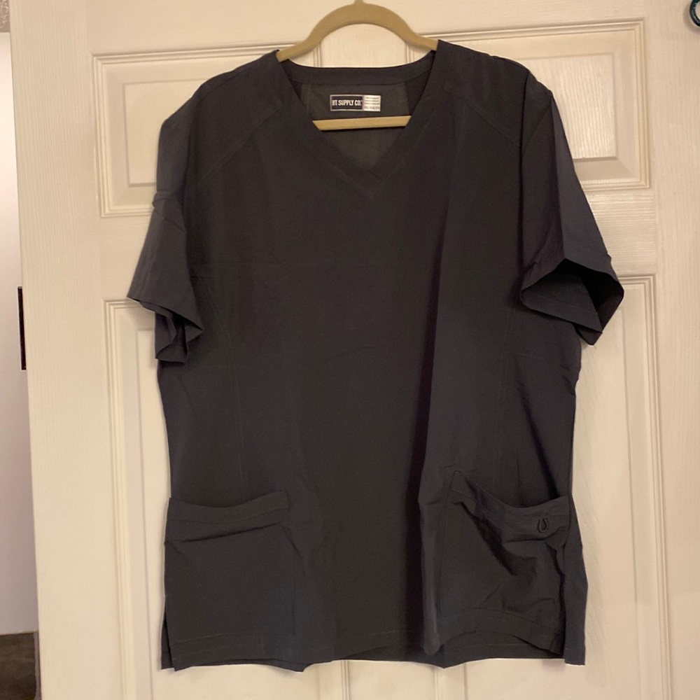 Womens XXL scrub tops NWT